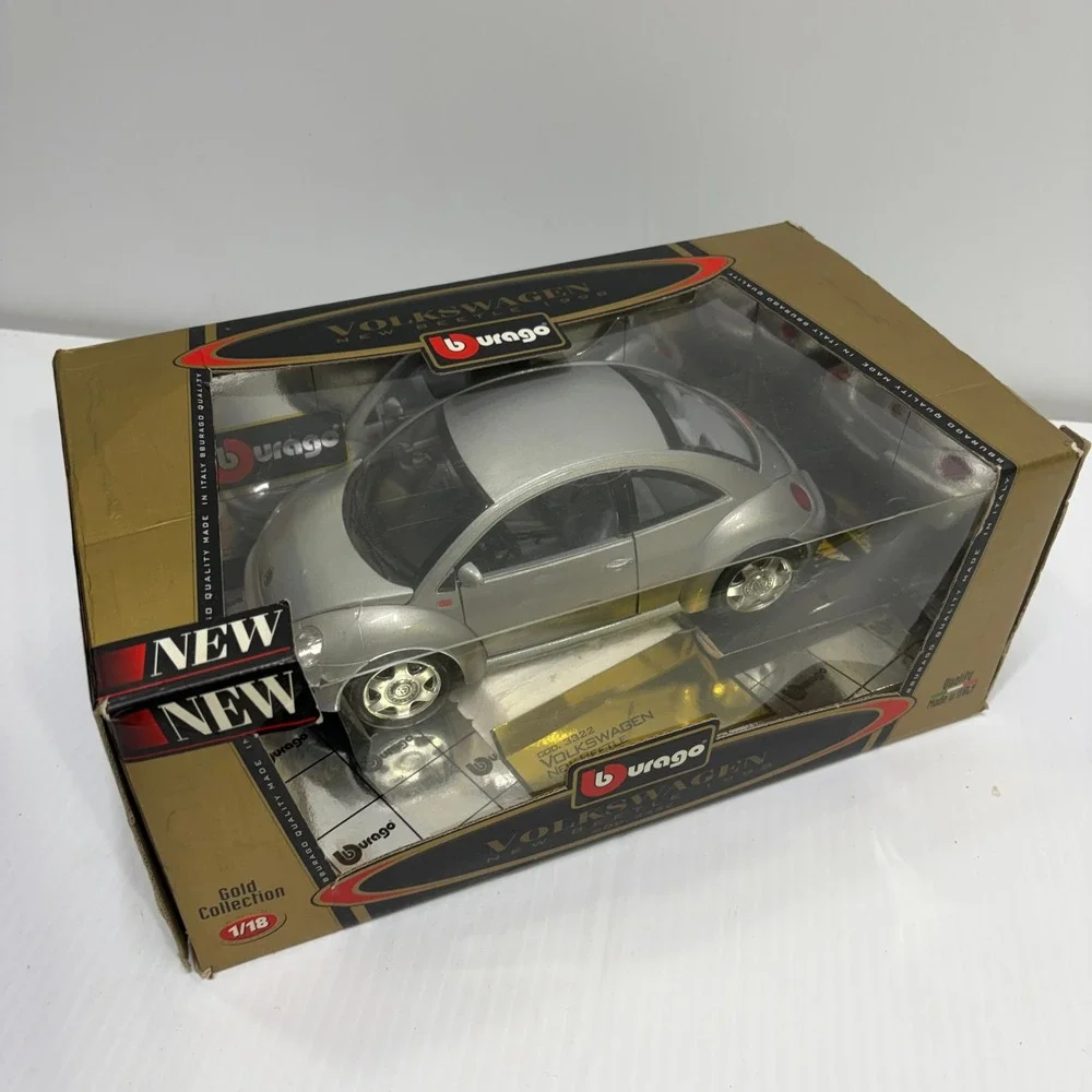 Burago 1/18 Volkswagen New Beetle 1998 Silver Gold Collection Diecast 3322 Italy